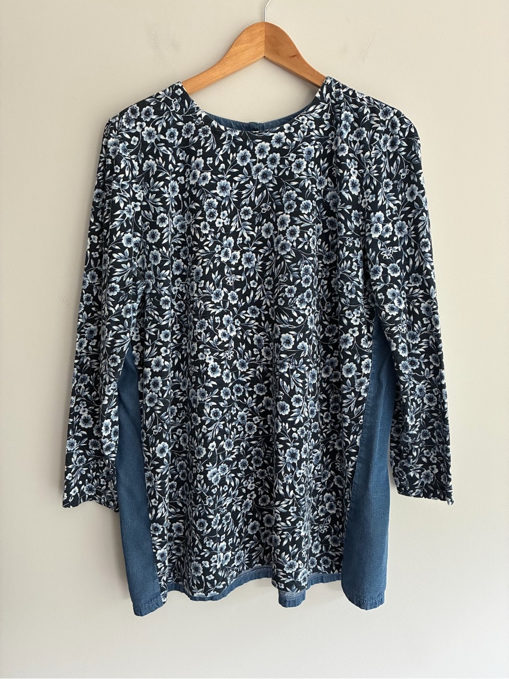 J. Jill Navy and Light Blue Floral Denim Panels Long Sleeve Tunic Top Large